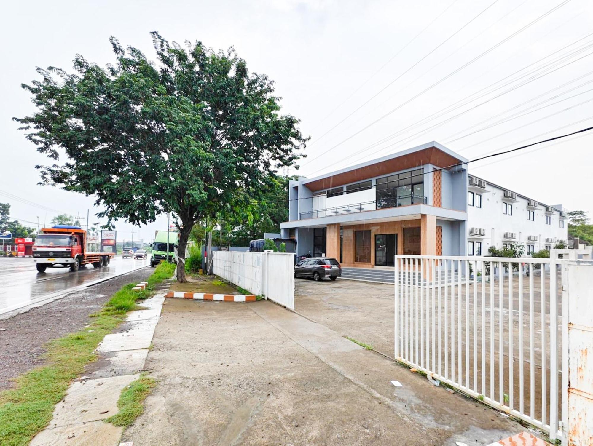 Wisma tamu Sans Salmas Mojokerto